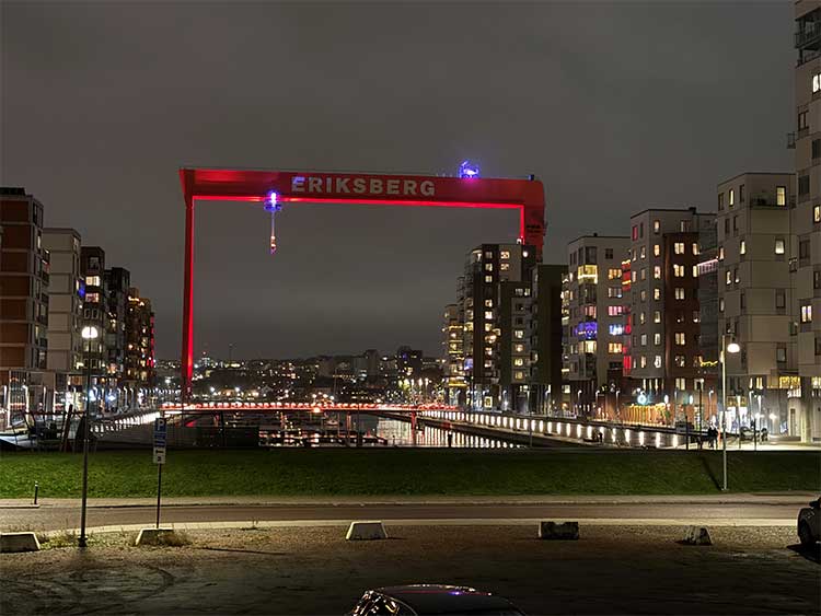 Eriksbergs crane at night